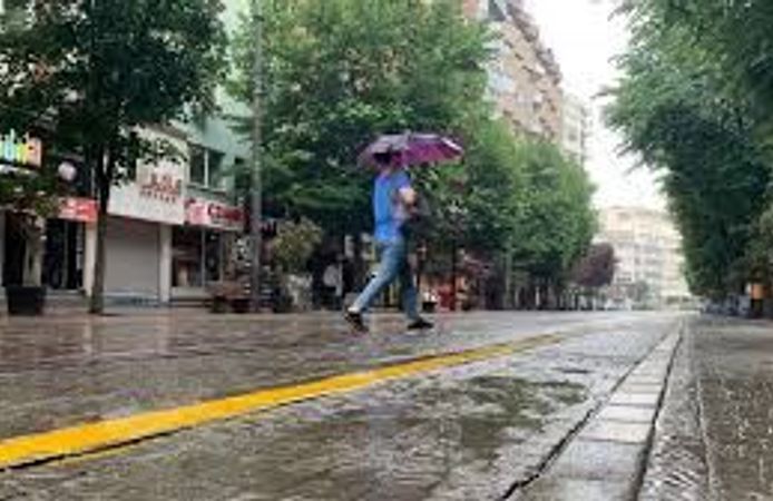 Eskişehir'de beklenen yağmur geldi