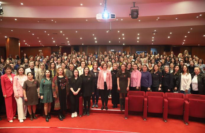 “Kadınların  Emeği  Şehrin  Her  Köşesinde”