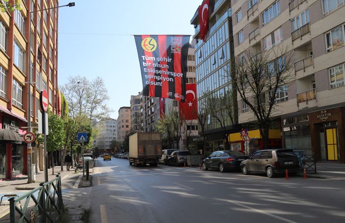 Büyükşehir Şehri Eskişehirspor Bayraklarıyla Donatıyor