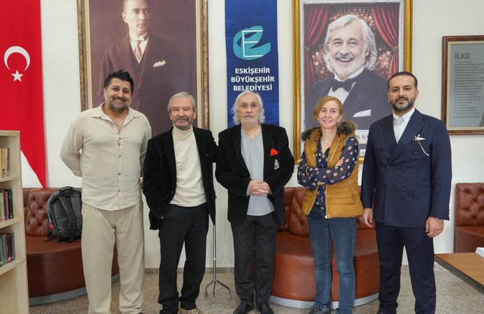 Müjdat Gezen   Eskişehir’de Adının Verildiği Sahneyi Ziyaret Etti