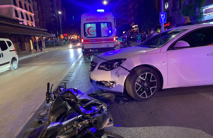 Otomobil ile motosiklet çarpıştı: 1 yaralı