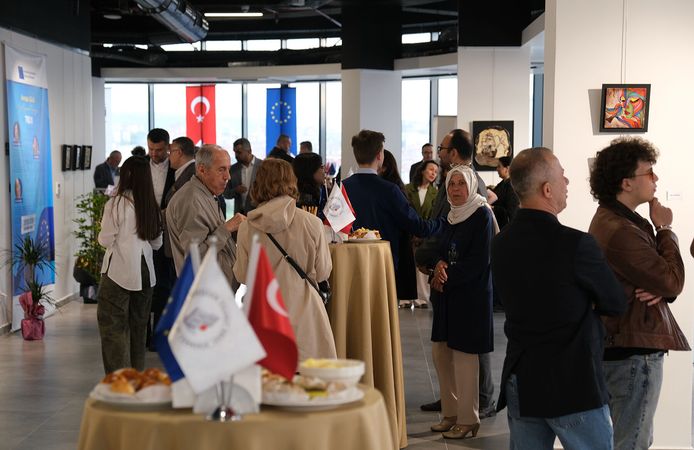 Türkiye Voleybol Altyapı Şampiyonası İçin  Hazırlıklar Başladı, Avrupa Gününe Özel Trio  II Seramik Sergisi Sanatseverle