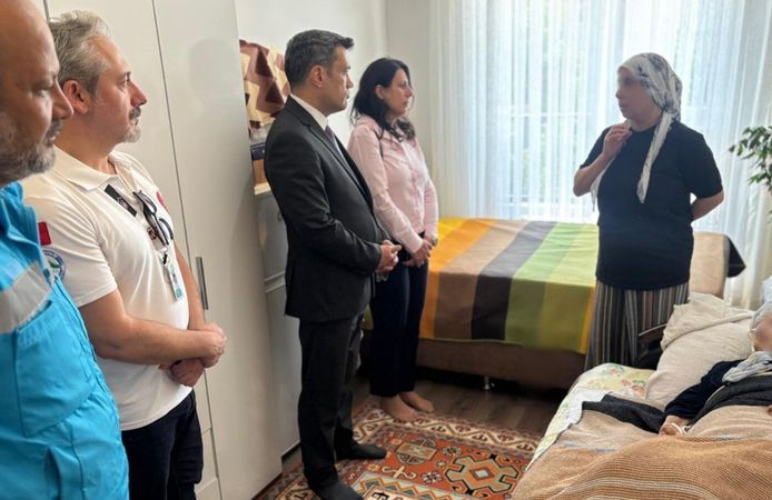 Kamu Hastaneleri Hizmetleri Başkanı Op. Dr. Serkan Ceyhan’dan Evde Sağlık Hastalarına Ziyareti
