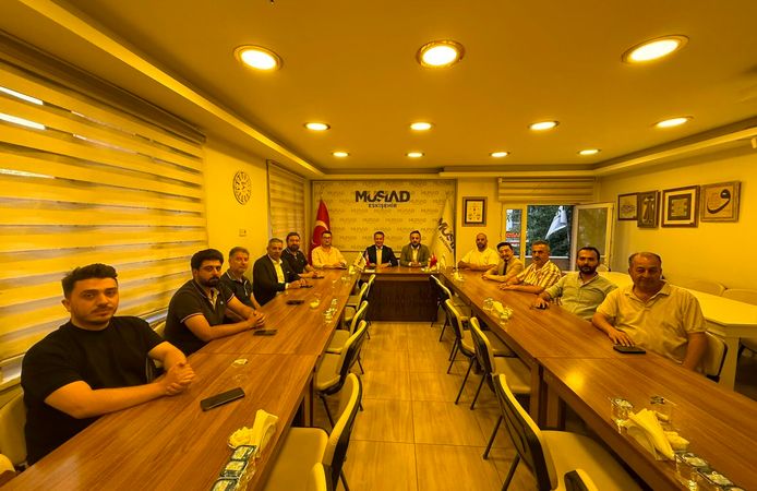 Belçika’nın Saint-Josse-ten-Noode Belediye Başkanı Emir Kır, MÜSİAD Eskişehir Şubesi’ni Ziyaret Etti