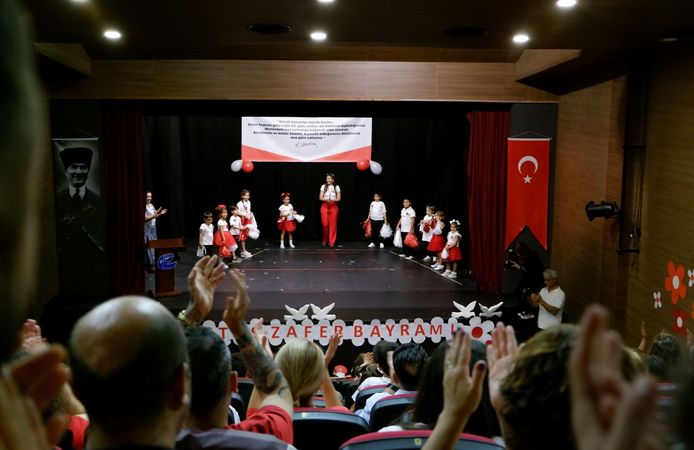 Çocuklar Zafer Bayramı’nı Sanatla Kutladı