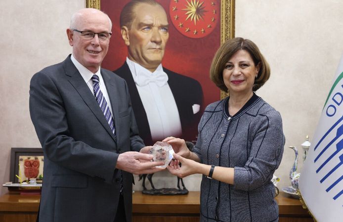 Ünlüce'nin Fendi Kurt'u Yendi