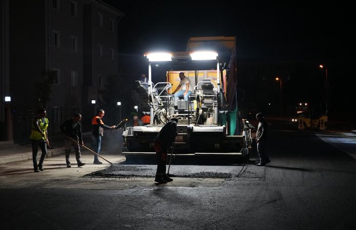 Şehir Uyurken Büyükşehir Ekipleri Gece Boyunca Mesaide