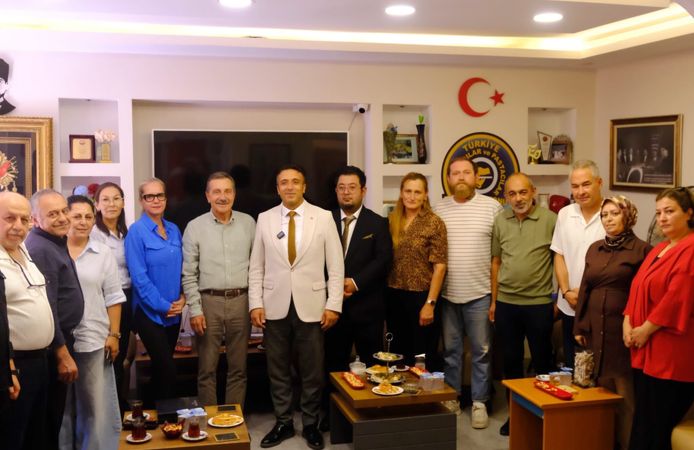 Tepebaşı Belediye Başkanı Dt. Ahmet Ataç’tan Eskişehir Lokantacılar Ve Kasaplar Esnaf Odası Başkanı Murat Arnik’e Anlamlı Ziyaret