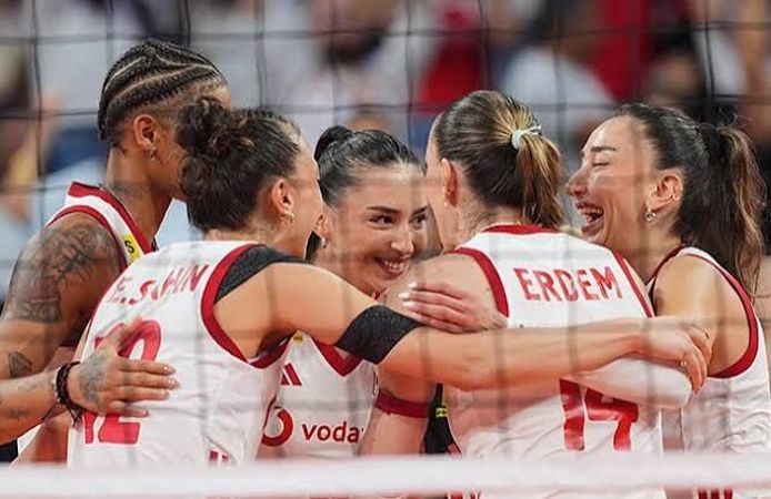 Milletvekili Hatipoğlu, Filenin Sultanları'nı tebrik etti