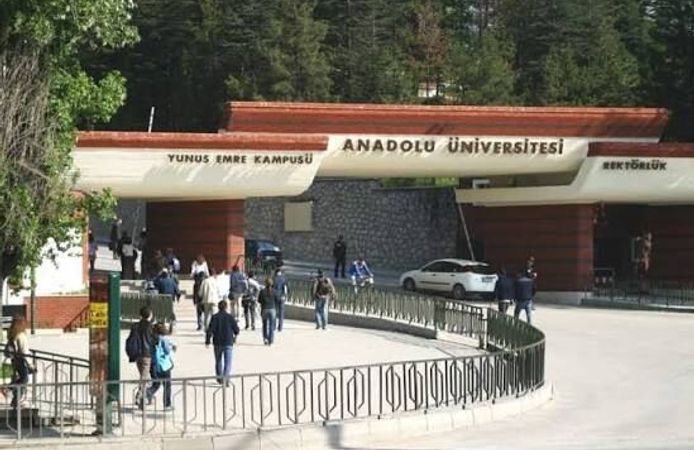 Anadolu Üniversitesinde akademik yıl 'Dünya Düzeni ve Türkiye' ilk dersiyle başlıyor