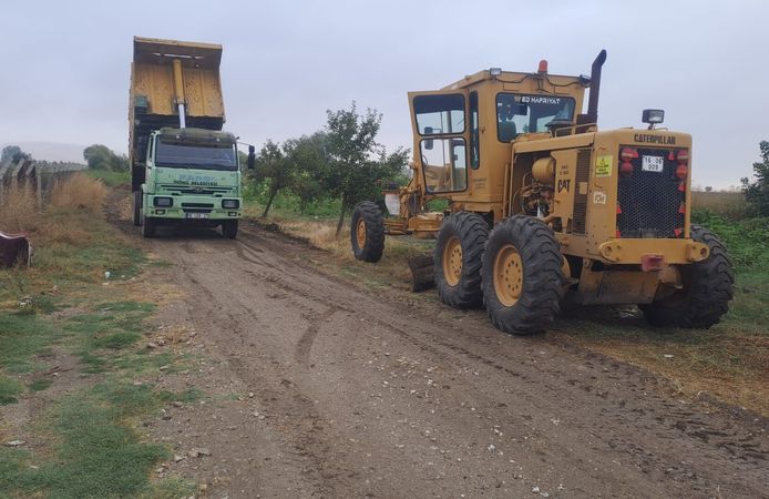 İnönü’de Tarla Yollarında İyileştirme ve İlçe Merkezinde Temizlik Çalışmaları Devam Ediyor