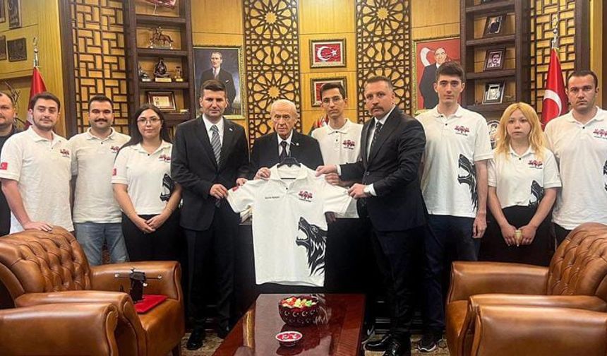 TÜRKHAN İHA'nın Portatipi Devlet Bahçeli’ye takdim edildi