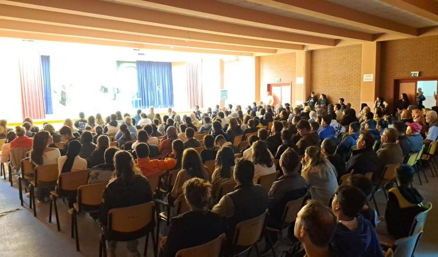 İnönü'de "Parça Tesirli Pazarlar" oyunu büyük ilgi gördü