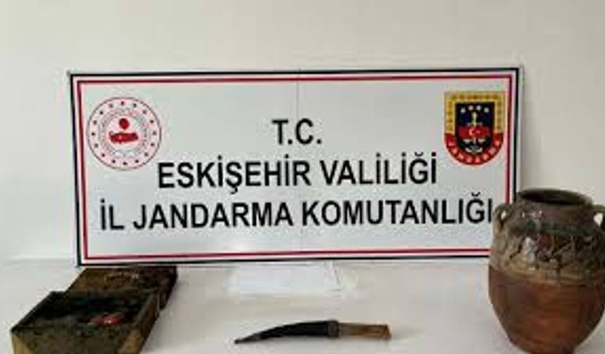 Tarihi eser satmaya çalışan şüpheli jandarma tarafından yakalandı