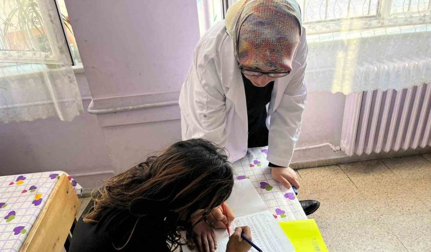 Sokakta dilenen ve okula gitmeyen 176 çocuk eğitime kazandırıldı