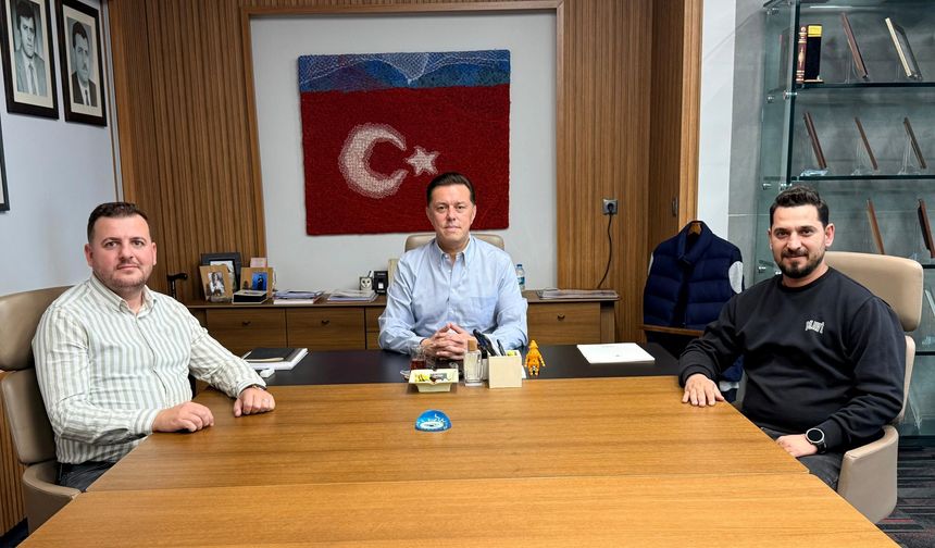 Nebi Hatipoğlu'ndan görevini biten iki İlçe Başkanı'na teşekkür