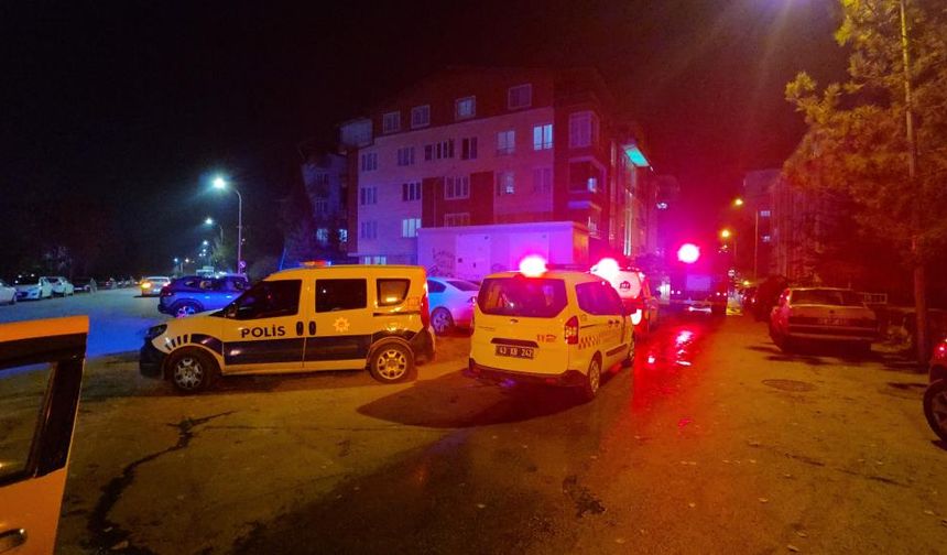 5 katlı binanın teras katında çıkan yangın paniğe neden oldu