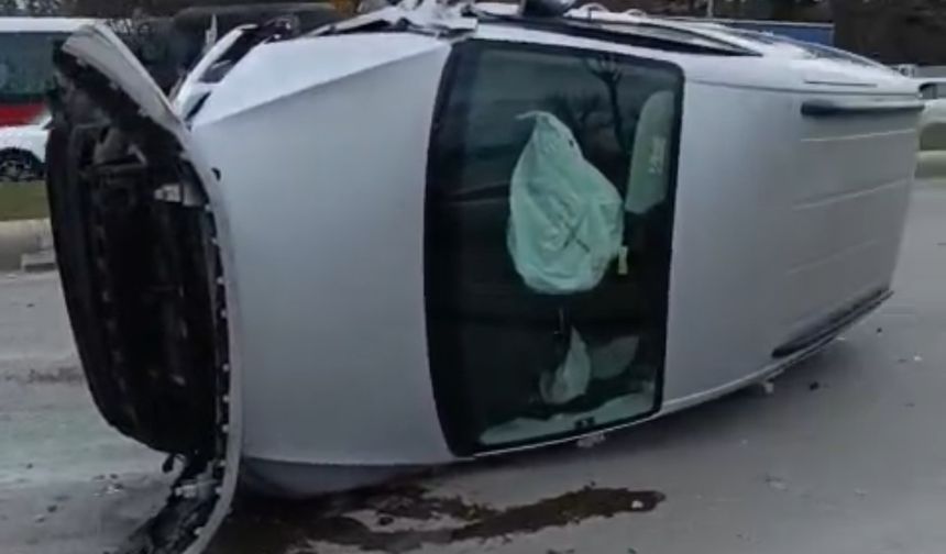 İki araç çarpıştı, sürücü yaralı