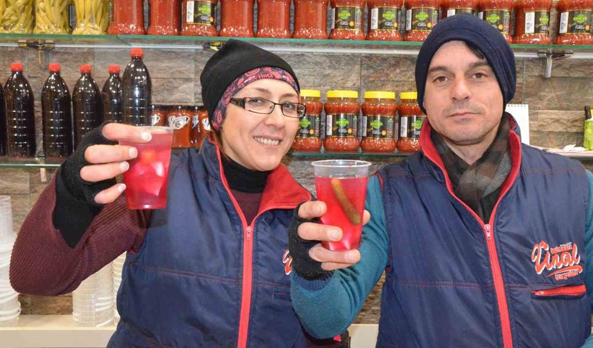 Neşeli Günler filmi gerçek oldu: Eşinin dükkanı karşısına turşucu açtı
