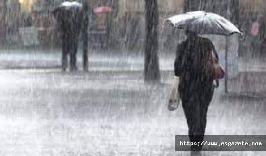 Aniden bastıran yağmur tramvay seferlerini durdurdu