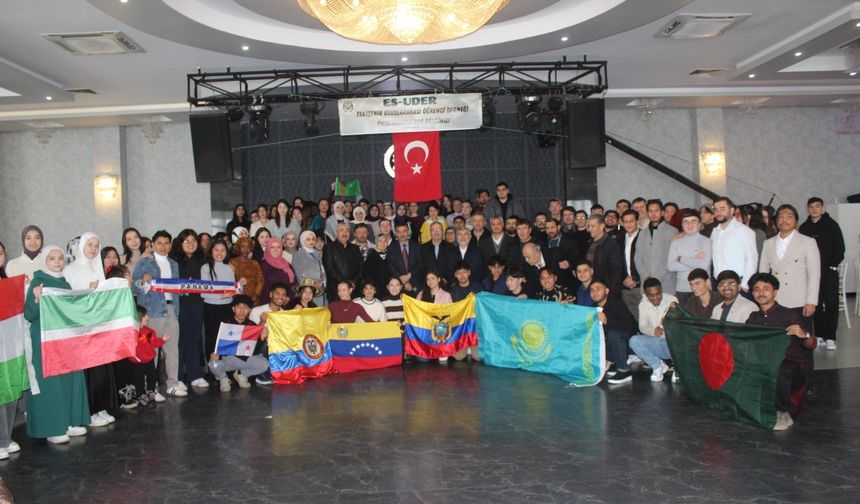 Eskişehir'de 55 ülkeden öğrenci kahvaltı programında buluştu