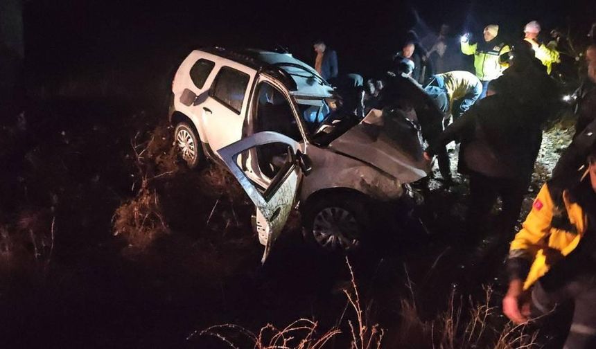 Kamyonla çarpışıp şarampole devrilen otomobil sürücüsü hayatını kaybetti