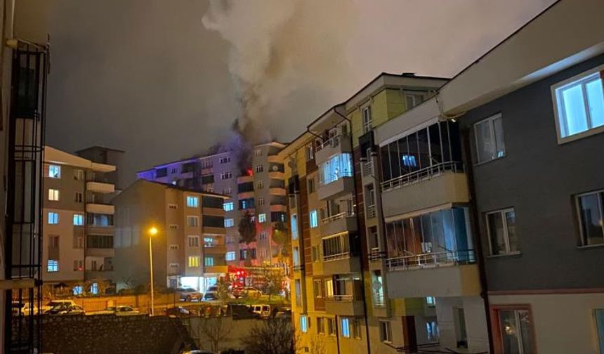 Komşu da binanın 6. katında yangın çıktı