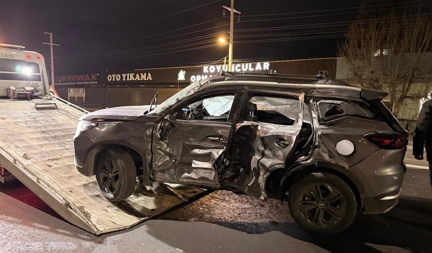 Tırla Otomobil çarpıştı,6 Yaralı 1 kişi hayatını kaybetti