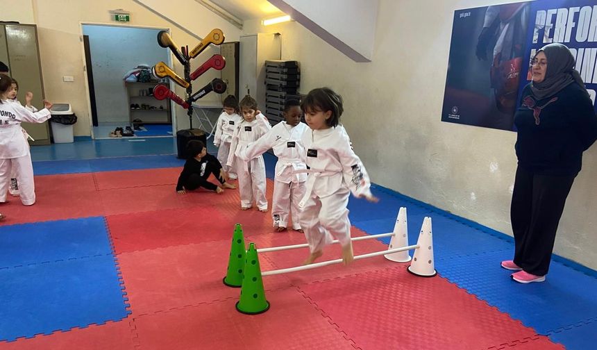 Porsuk Spor Salonu'nda taekwondo eğitimleri aralıksız sürüyor