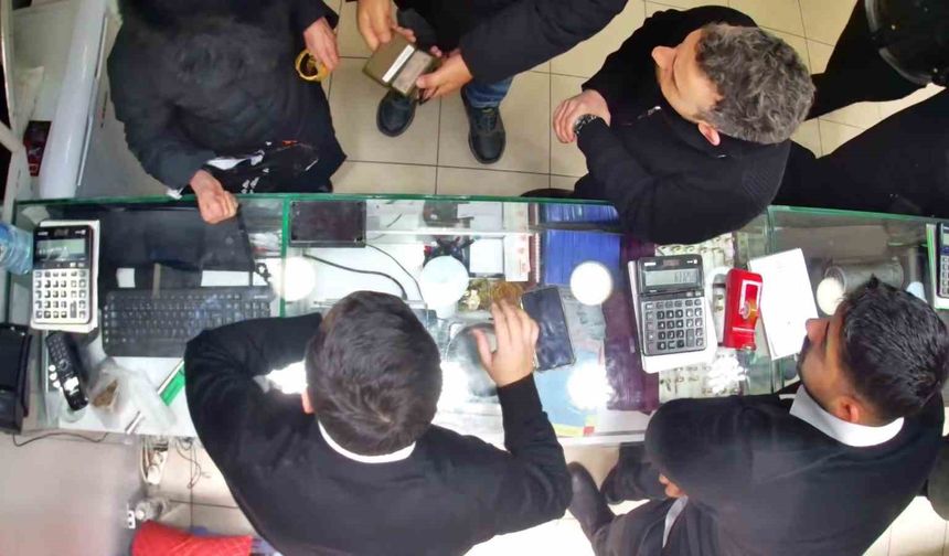 700 bin liralık vurgunu dikkatli esnaf önledi