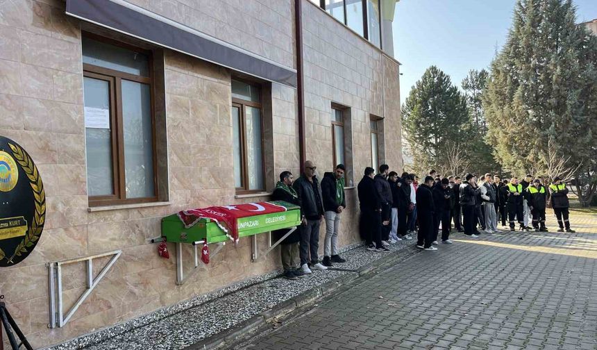 Askere gidecekti, tabutuna 'O şimdi asker' yazılı tülbent serildi