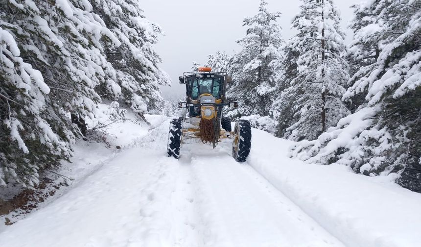 Büyükşehirden Karla  Mücadelede  Aralıksız  Mesai