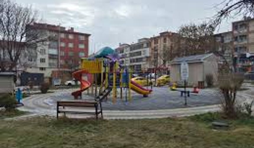 Salıncaklar boş kaldı, park sessizliğe büründü
