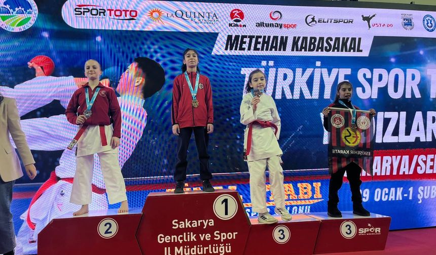GSB Eskişehir Sporcularından Karete dalında büyük başarılar