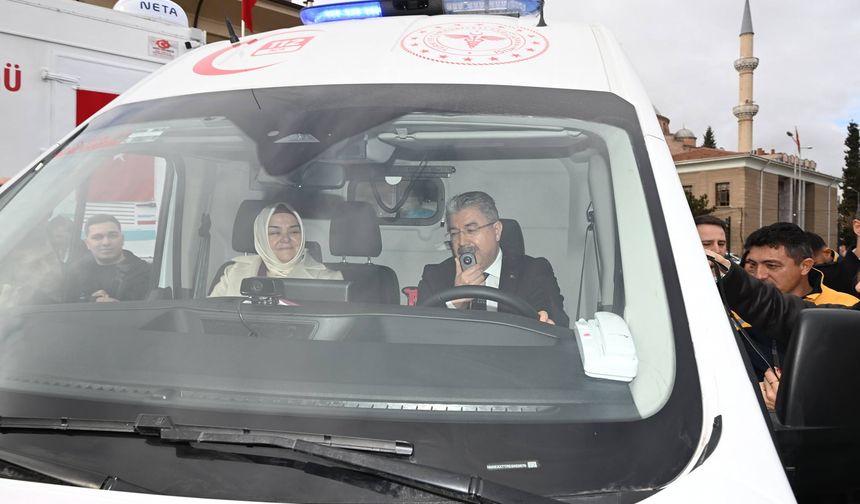 Eskişehir’e 10 Ambulans ve Mobil Komuta Merkezi teslim edildi