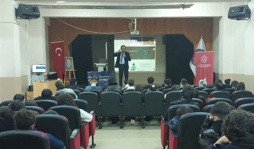 'Dijital Farkındalık ve Siber Güvenlik Semineri' gerçekleştirildi