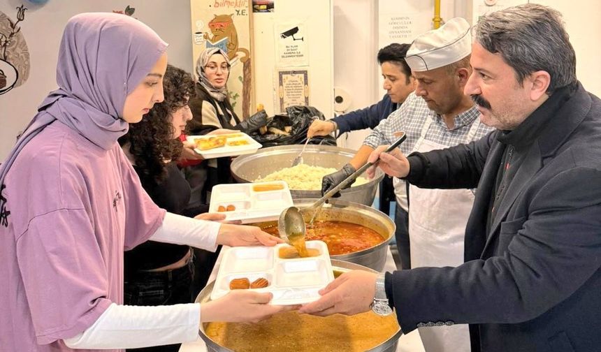 Gençlik merkezlerinde iftar programı düzenlendi