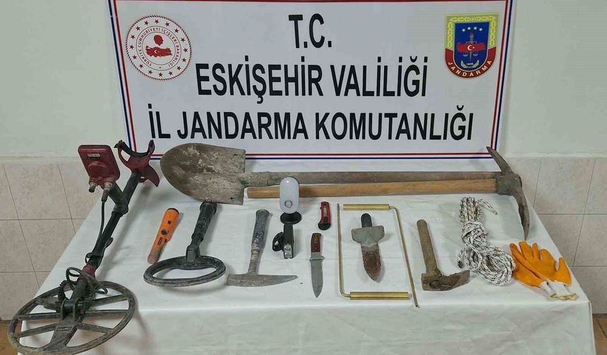 Kaçak kazı yapan 3 şüpheli suçüstü yakalandı