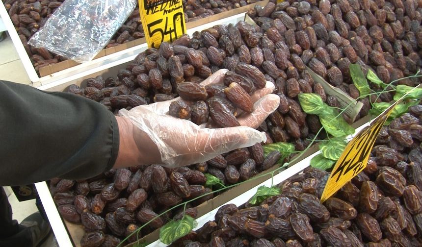 Ramazan Ayı'nın yaklaşmasıyla hurma ve helva satışları yoğunlaştı