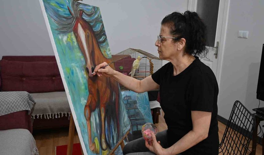 Ressamı depremde elinde tuttuğu fırça hayata bağladı