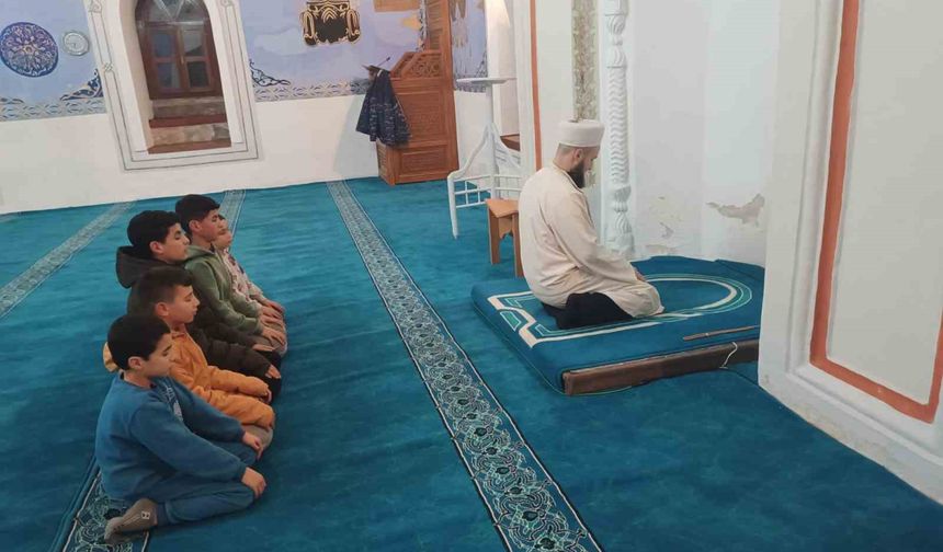 Sivrihisar Kurşunlu Camii'nde çocuklara örnek teşvik
