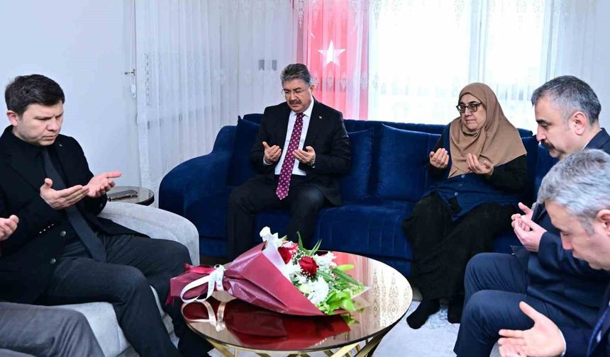 Vali Dr. Erdinç Yılmaz şehit ailesine taziye ziyaretinde bulundu