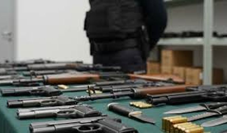 Polis ekiplerince çok sayıda silah ele geçirildi