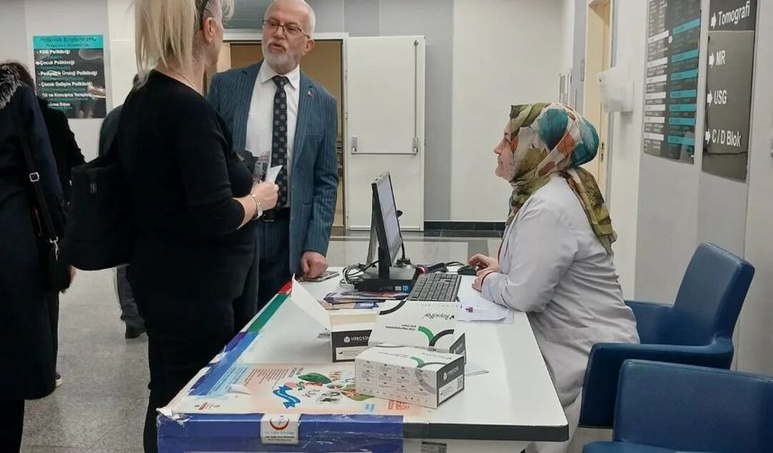 Sağlık Çalışanları Sahada: Kolorektal Kanser Farkındalığı İçin Stantlar Kuruldu