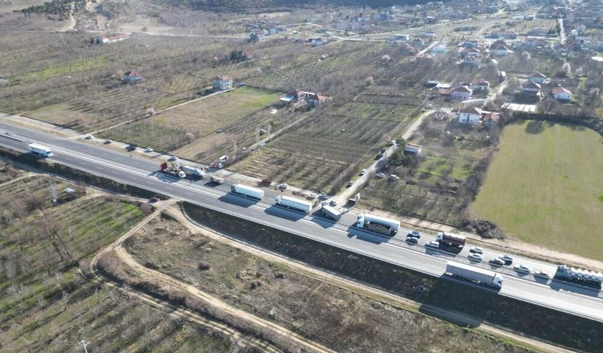 Tır yolcu minibüsüne çarptı: 11 yaralı