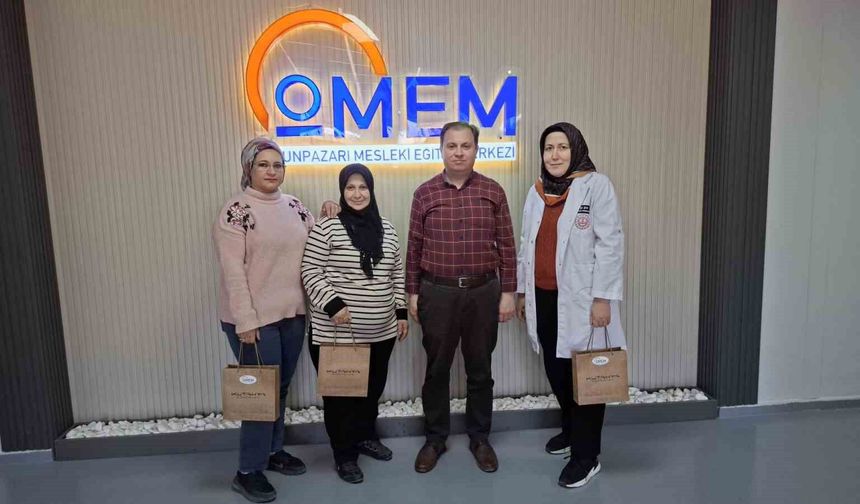 8 Mart Dünya Kadınlar Günü'nde öğretmenlerini ve çalışanlarını unutmadılar