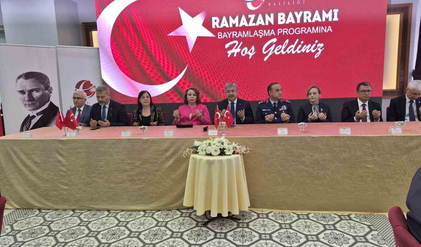 Eskişehir Valiliği bayramlaşma programında birlik mesajı