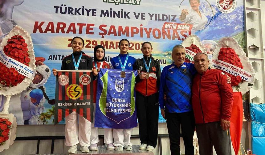 Eskişehirli karateciler Türkiye Şampiyonası'ndan madalyalarla döndü