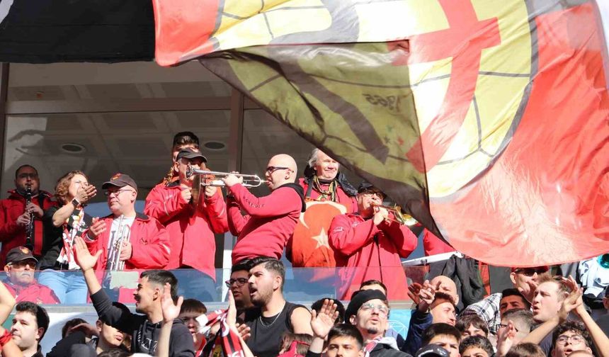Eskişehirspor tribünlerinden, İspanya'ya selam