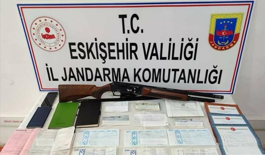 Mağdurlara zorla senet imzalatarak borçlandıran tefeci jandarmadan kaçamadı